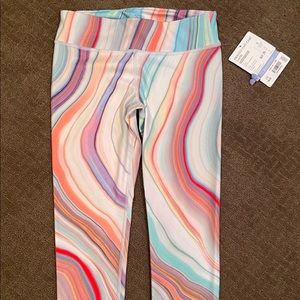 NWT girls Athleta Printed Chit Chat Capri